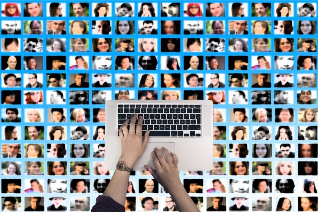 keyboard, hands, write, input, group, keys, people, successor, friends, to chat, chat, surfing, network, global, social, media, successor, chat, chat, chat, chat, chat